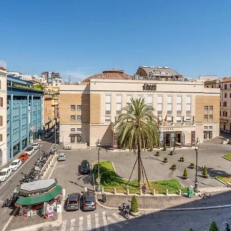Opera Square 3br 3ba *