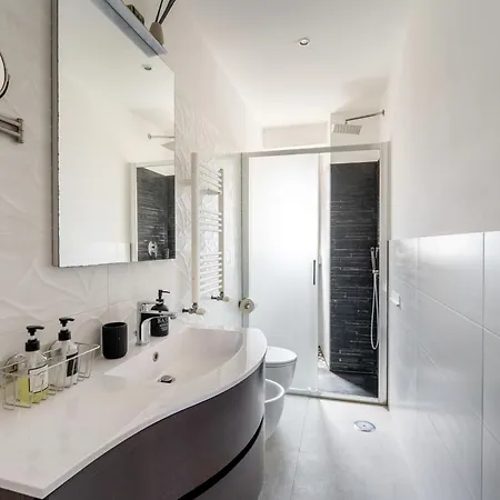 Opera Square 3br 3ba *