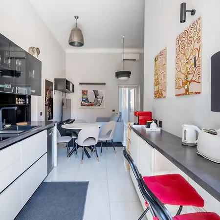 Opera Square 3br 3ba * Rome