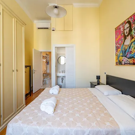 Opera Square 3br 3ba Appartement *