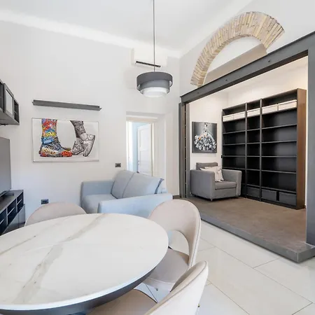 Opera Square 3br 3ba *